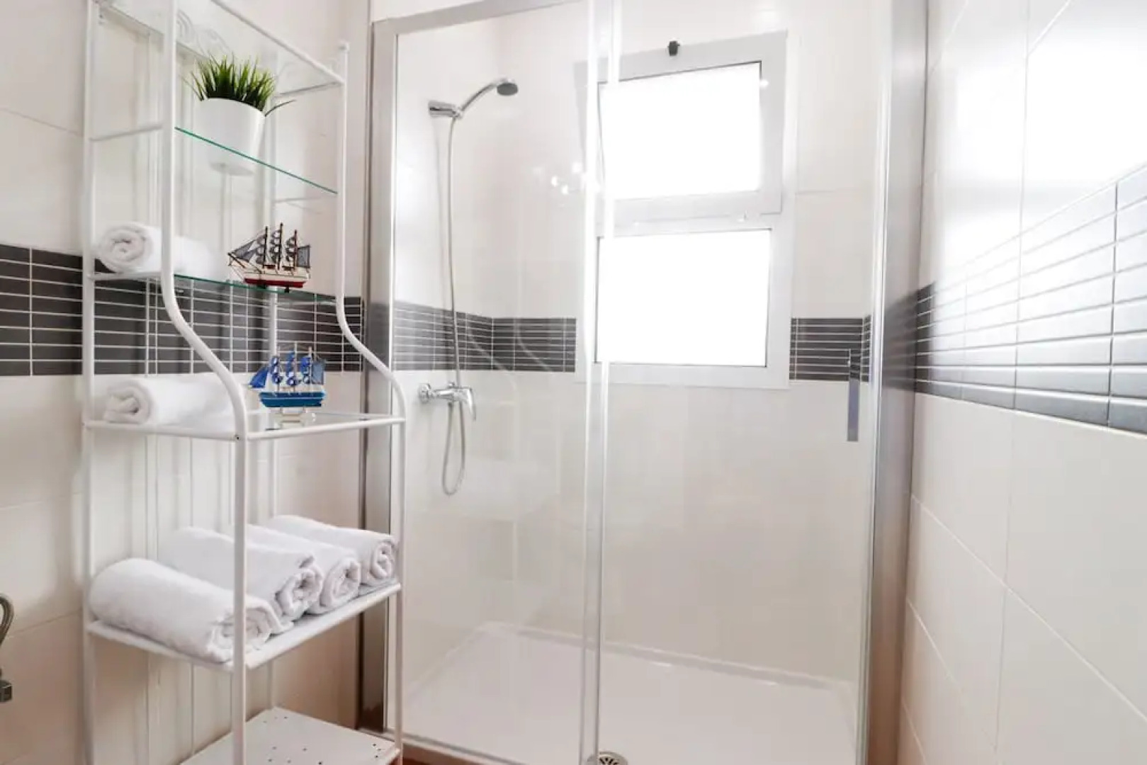 Summerland Apartments Rota