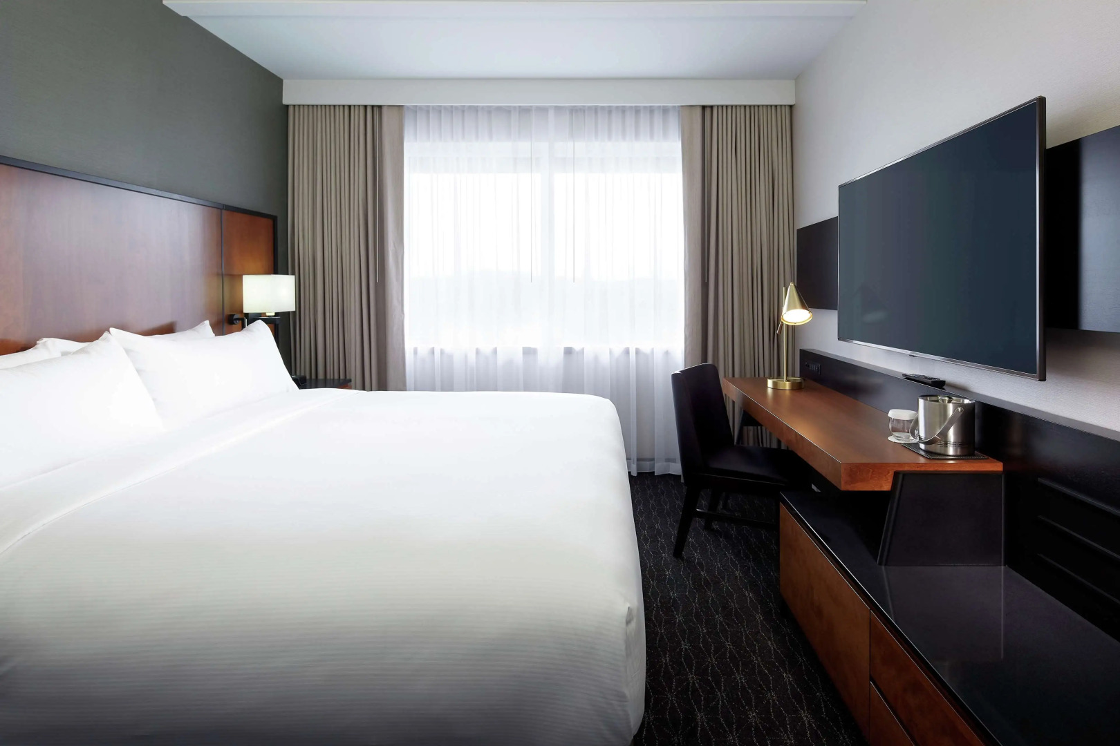 DoubleTree by Hilton Montreal Airport