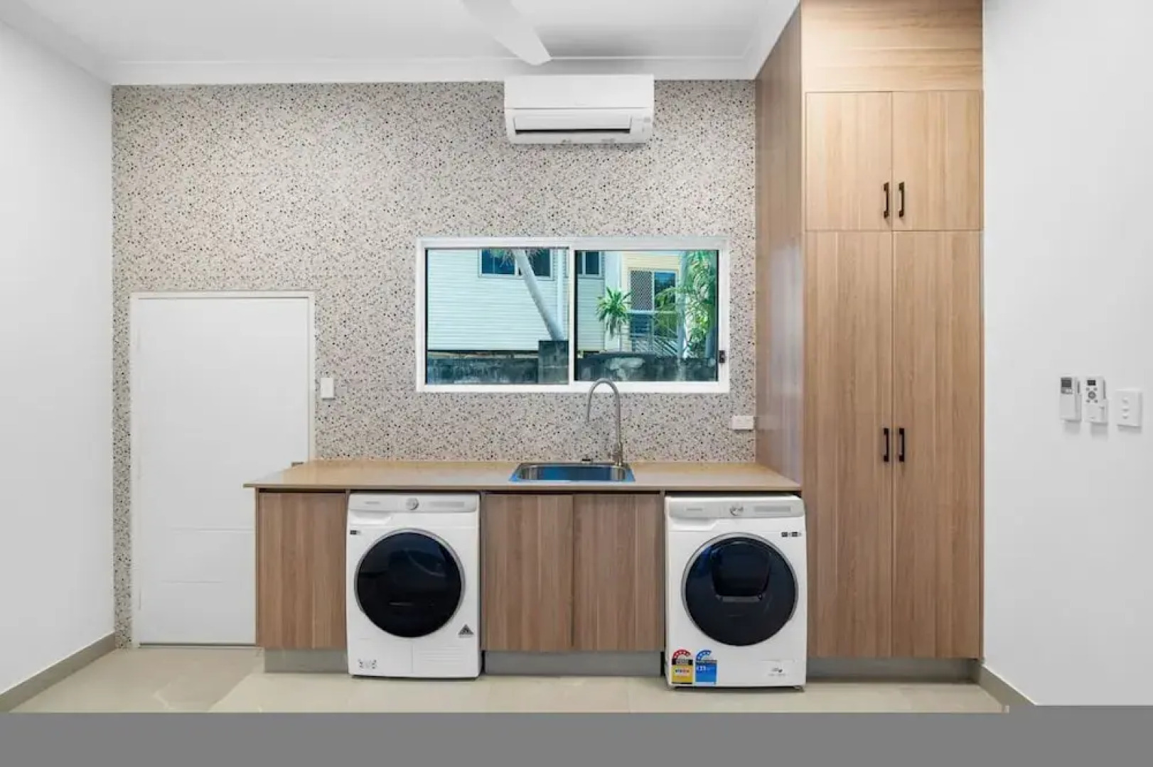 Majestic Manor Stylish Super Home Pool BBQ