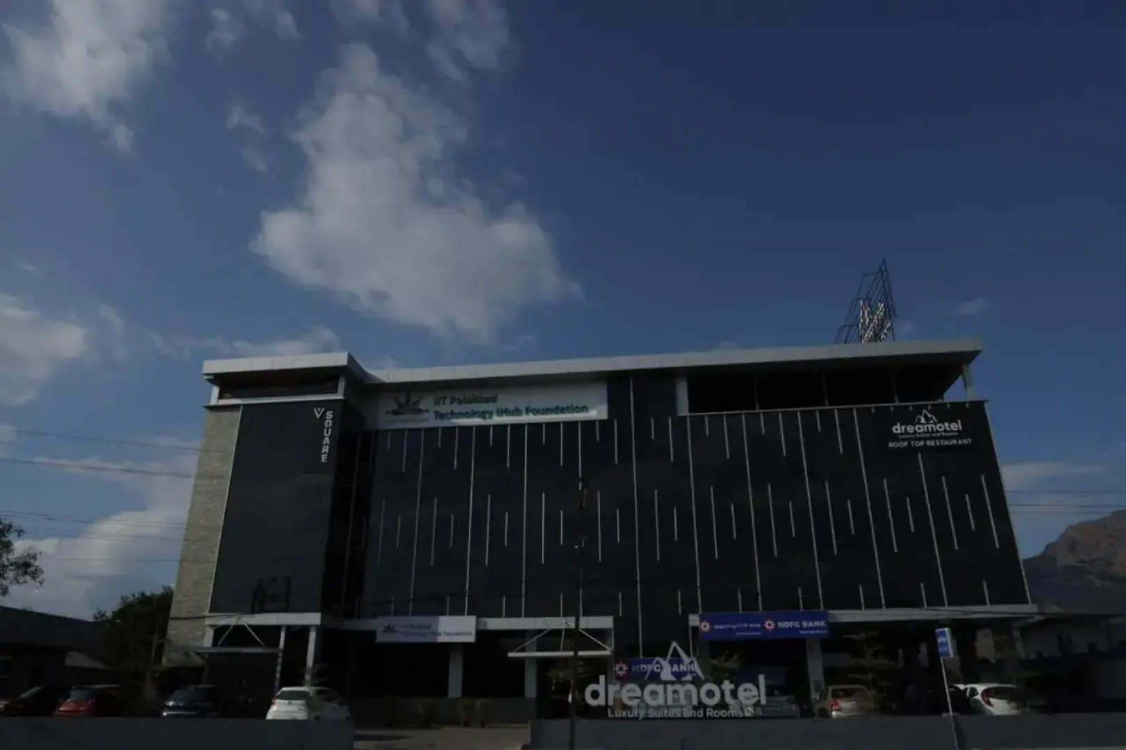 Dreamotel Luxury Suits And Rooms