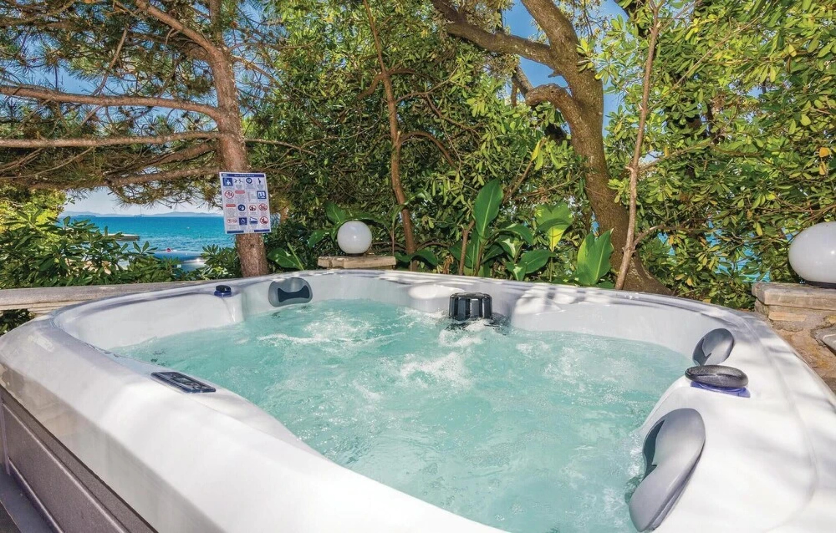 Amazing Home in Kozino With Wifi and 5 Bedrooms