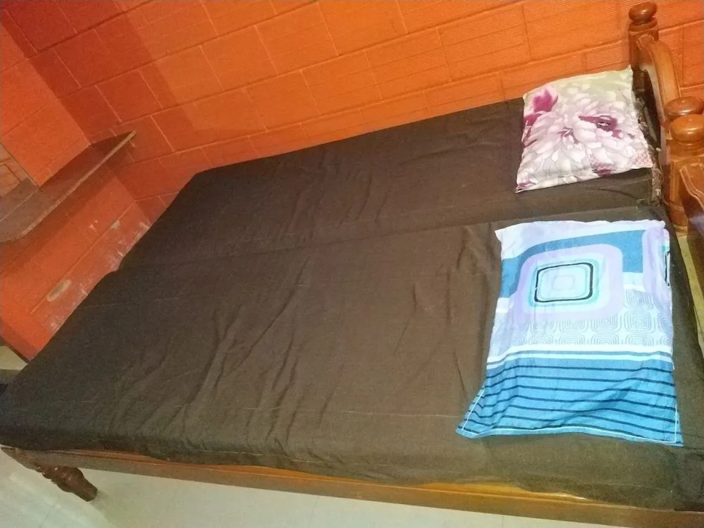 Iroomz Savitri Guest House