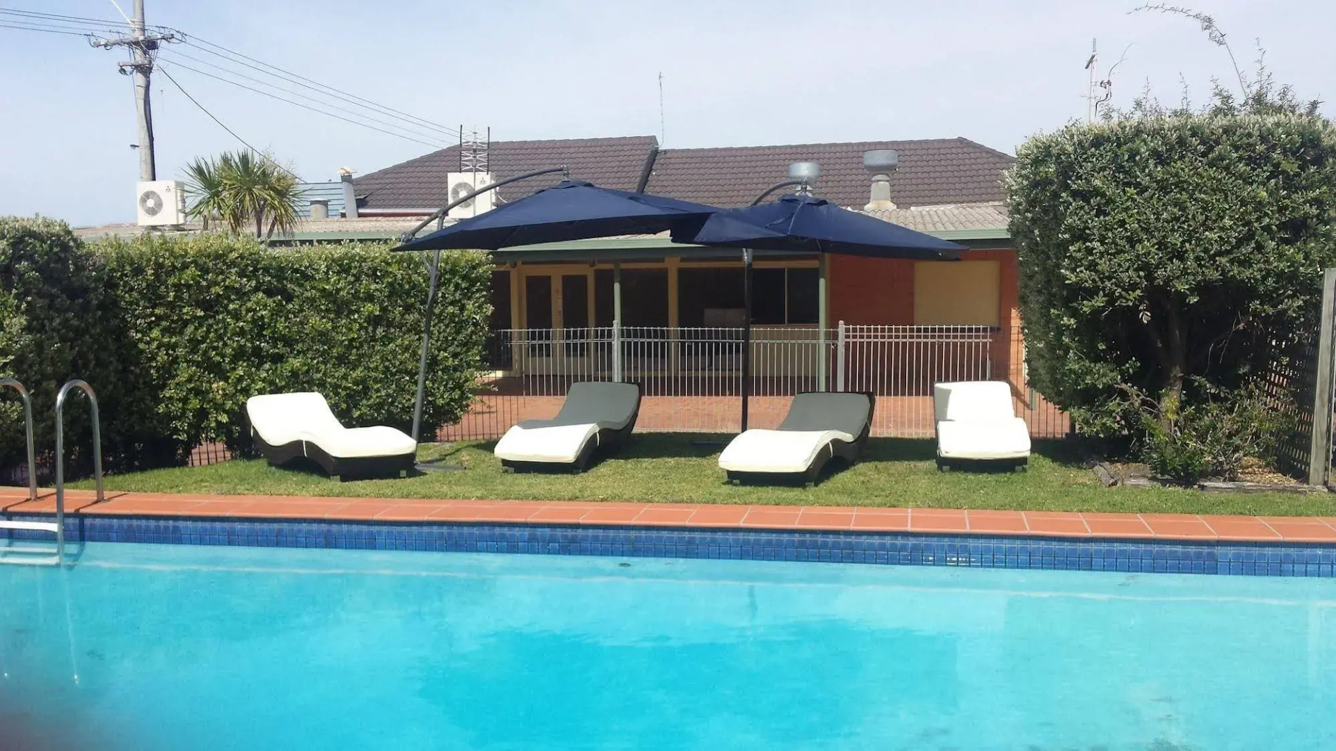 Shifting Sands Motel