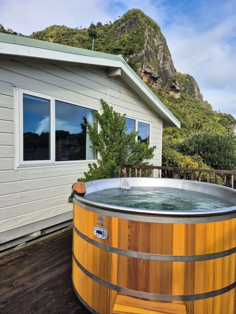 Nikauscapes - Hot Tub in Punakaiki village