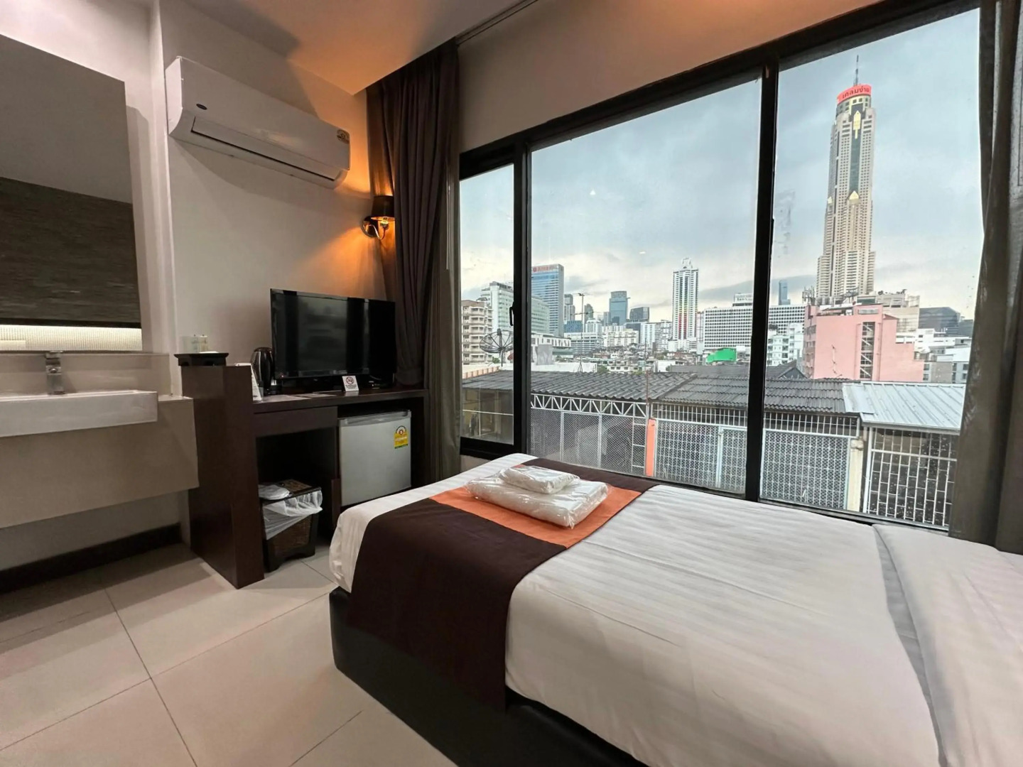 Collection O The Bangkok Airport Link Suite