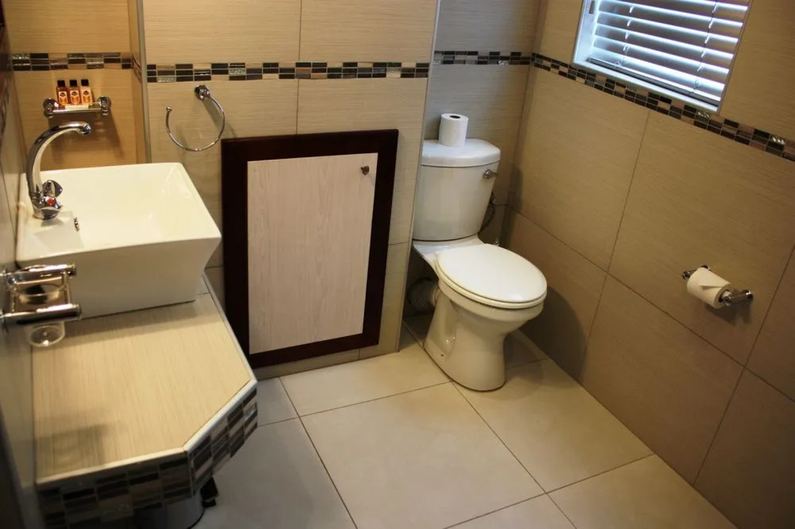 Hillside Executive Accommodation Maerua Mall