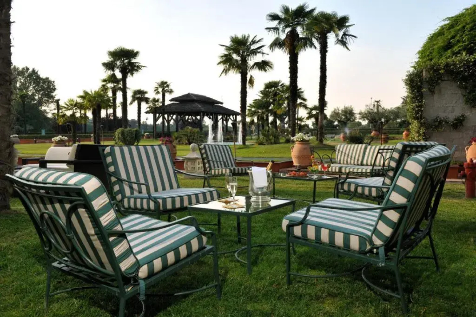 Отель Royal Garden