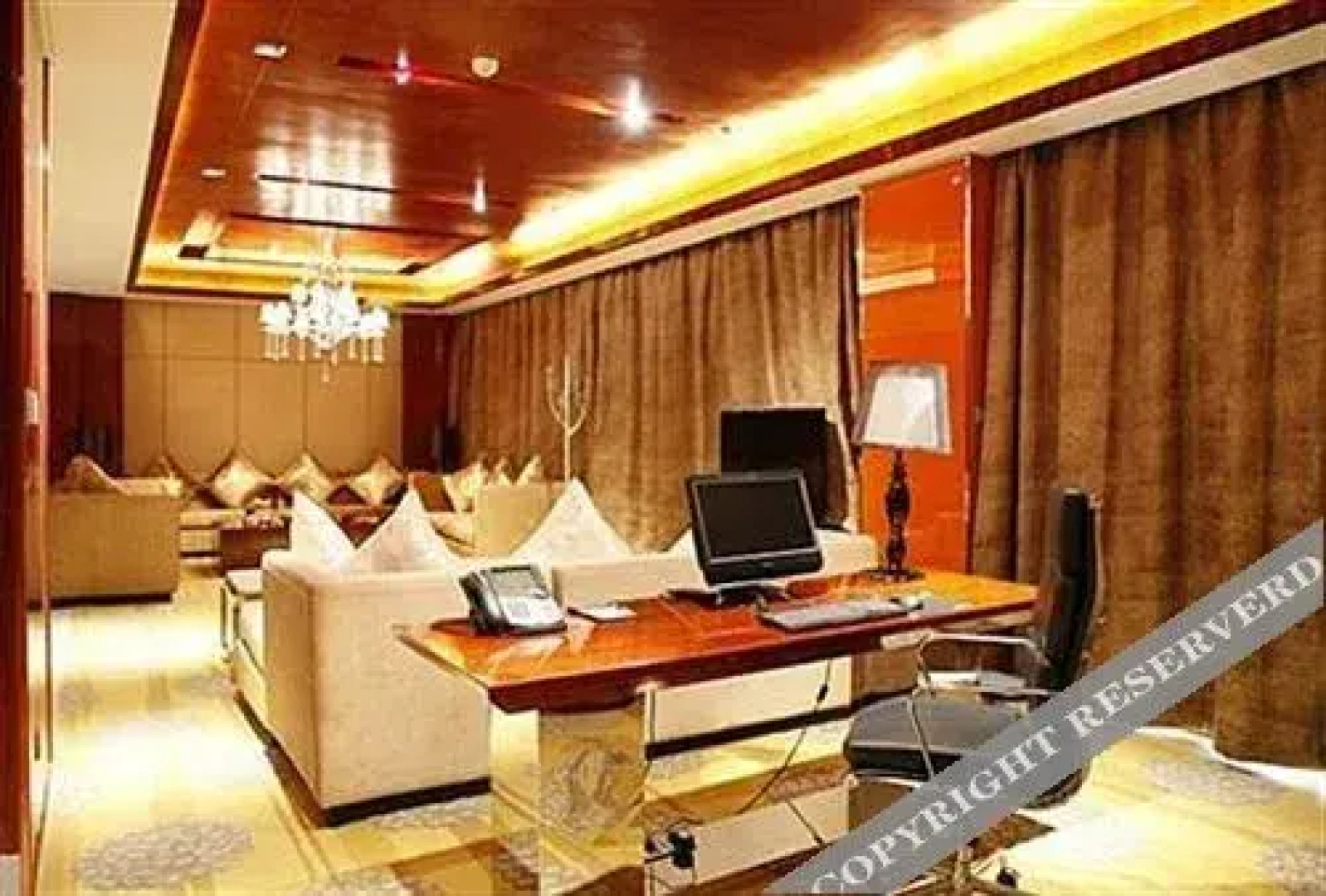 East Lake International Hotel