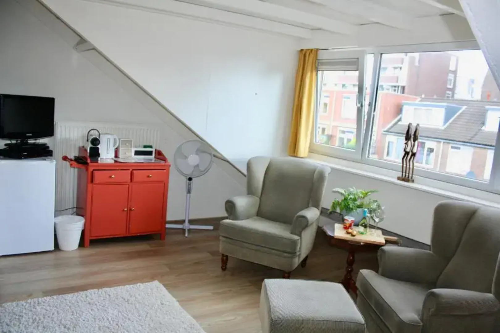 Private top floor, 150 m from the beach!