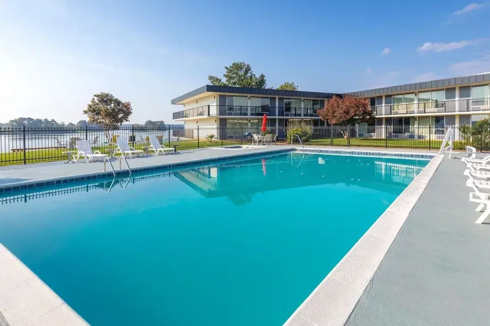 Super 8 by Wyndham Riverside AL