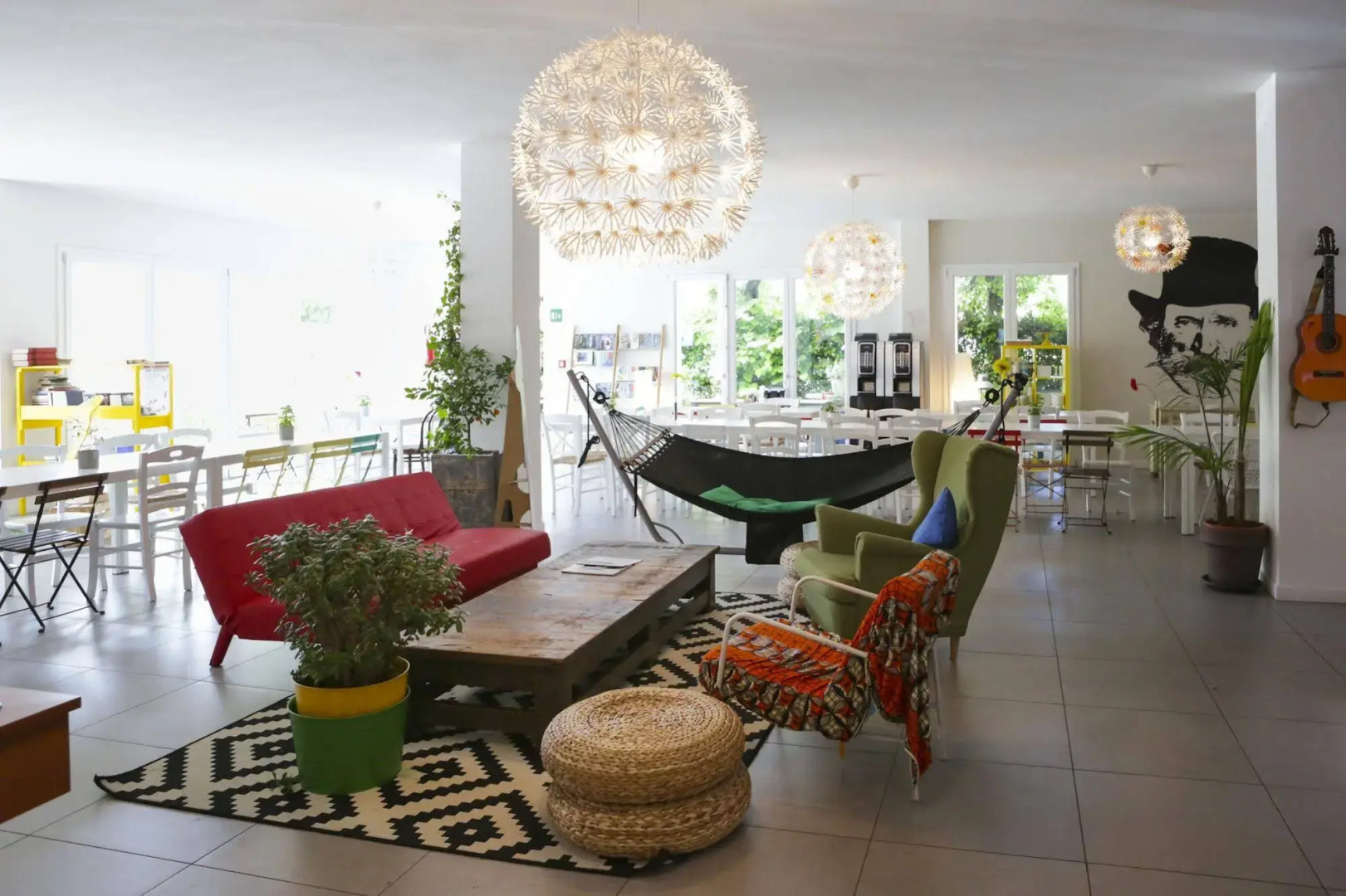 Meet Gardalake Hostel