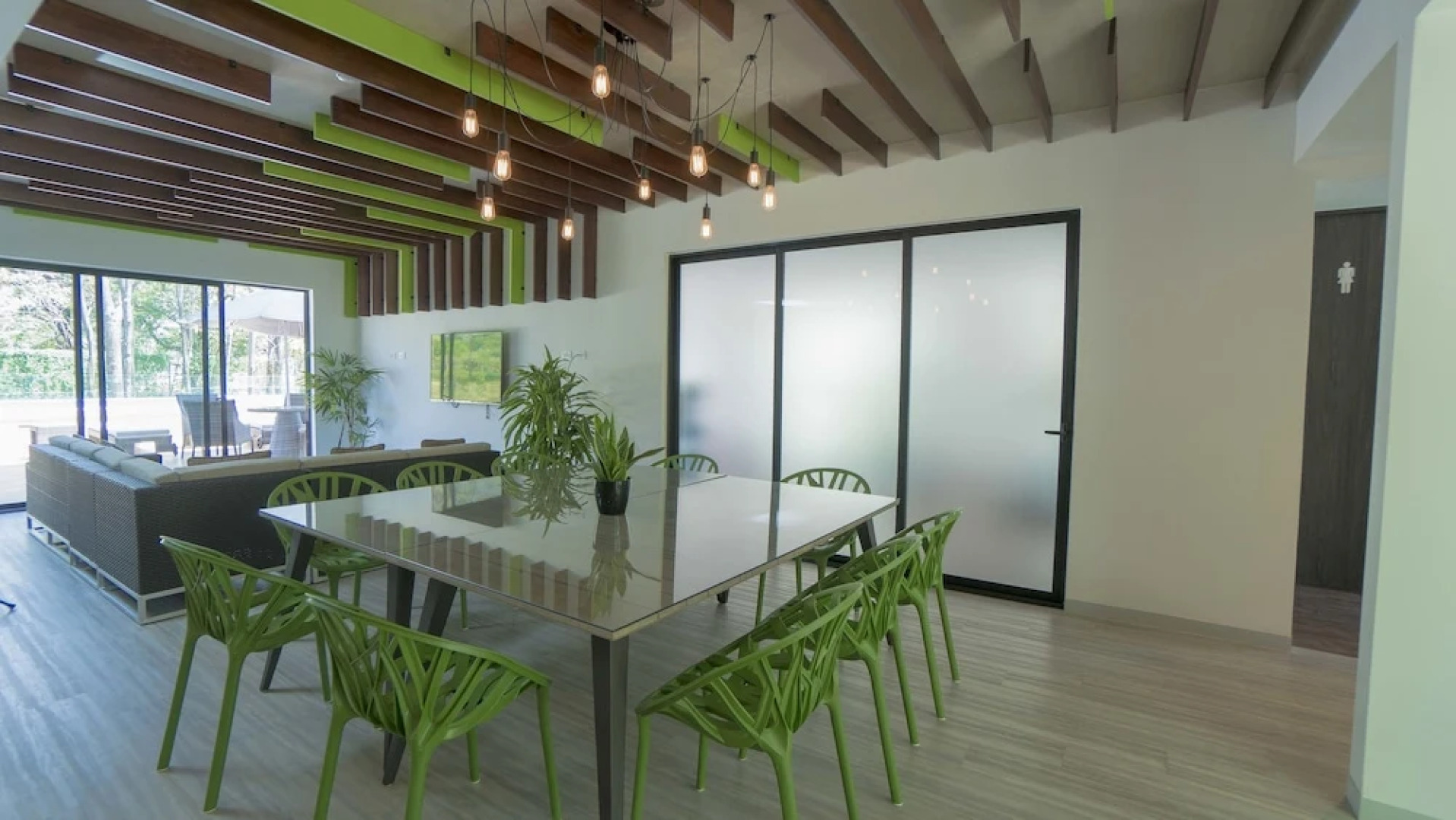 BEE Suites Santa Ana