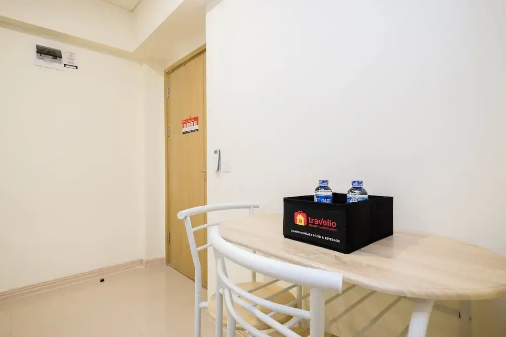 Homey And Cozy Living 1Br + Working Room At Meikarta Apartment