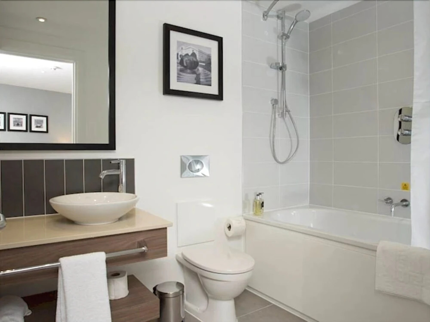 Lakeside Crystal Apartment