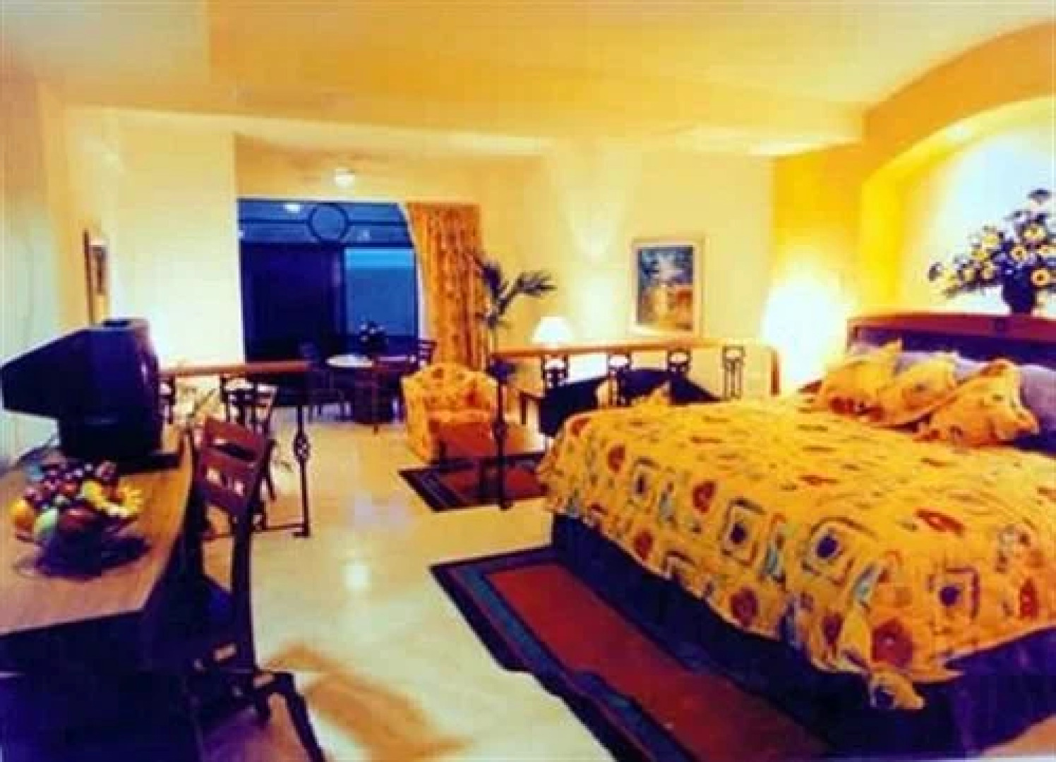 Casa Real Hotel & Suites