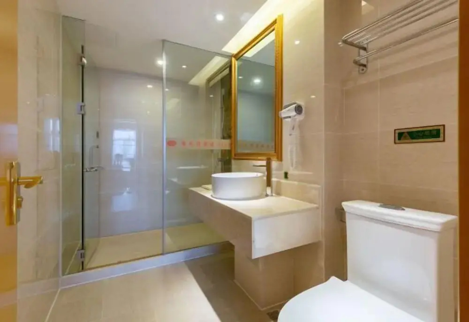 Vienna Hotel (Lingshan Liufengshan Pedestrian Street)