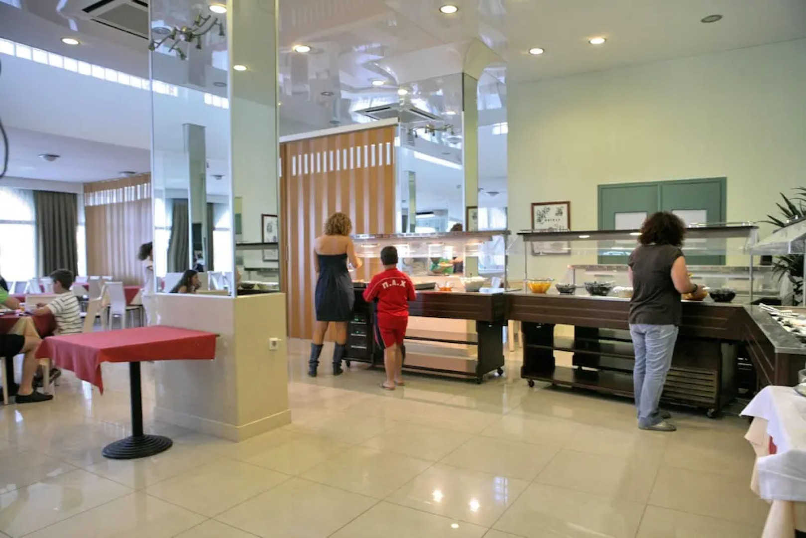 Silver Bay Hotel & Bungalows