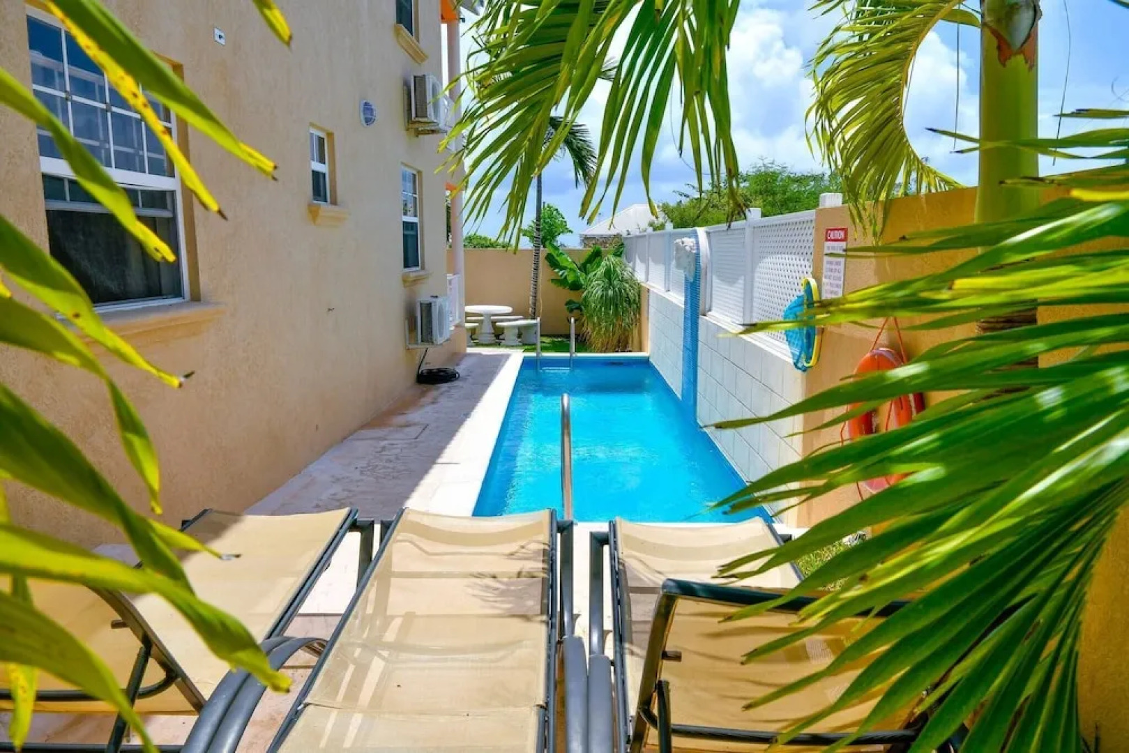 Apartment With Pool Near Golf Course And Oistins