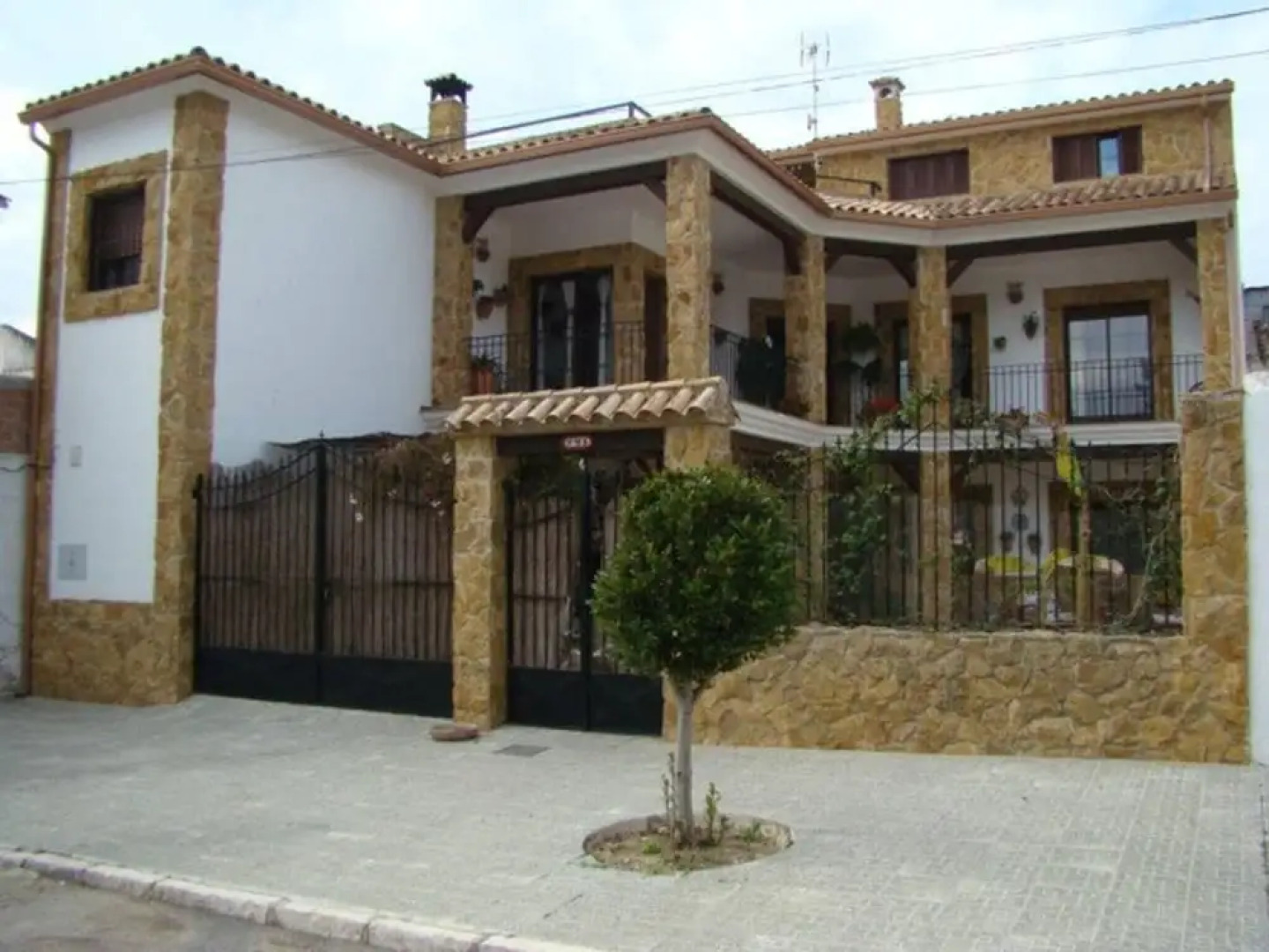 House With 3 Bedrooms in Cordobilla, With Wonderful Lake View, Private Pool, Enclosed Garden