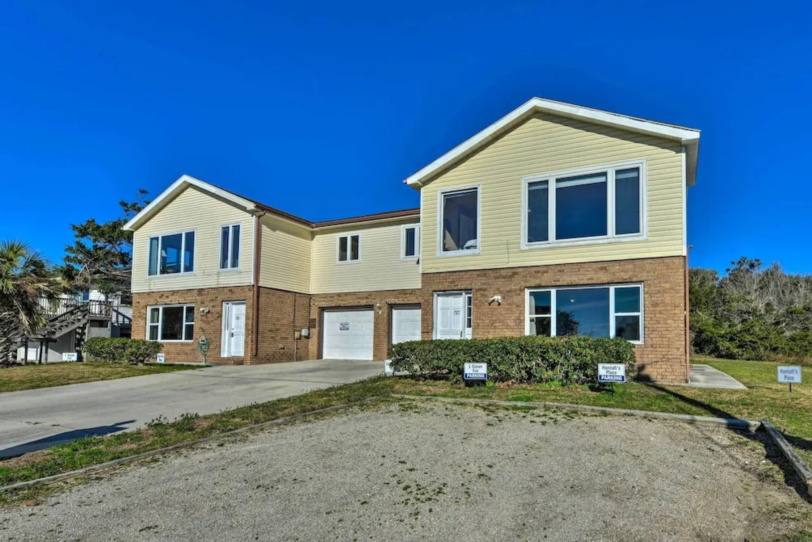 1 Ocean Fun:' Emerald Isle Apt, Steps to Beaches!