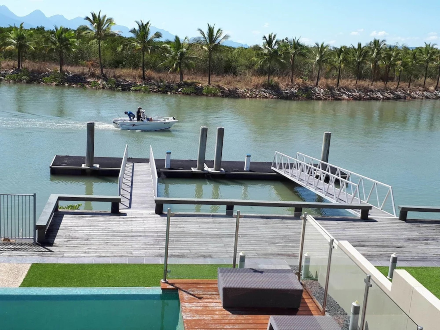 Hinchinbrook Harbour Holiday Apartments