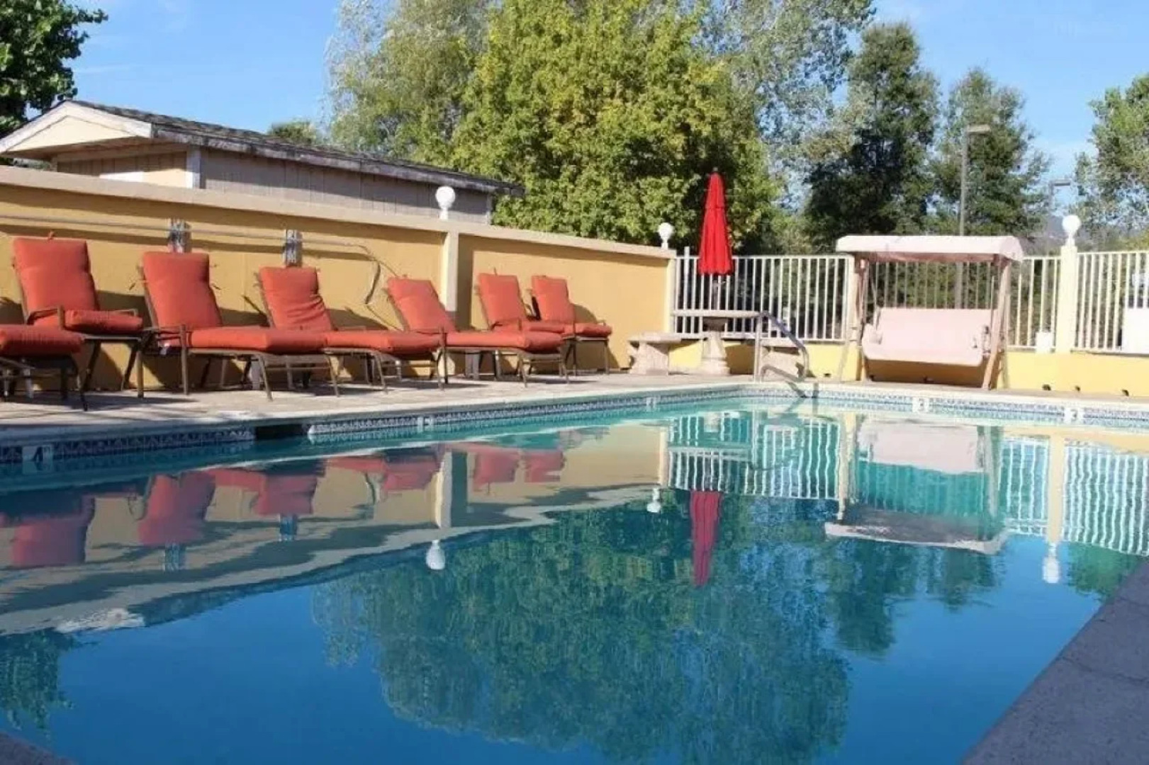 Upper Lake Inn and Suites