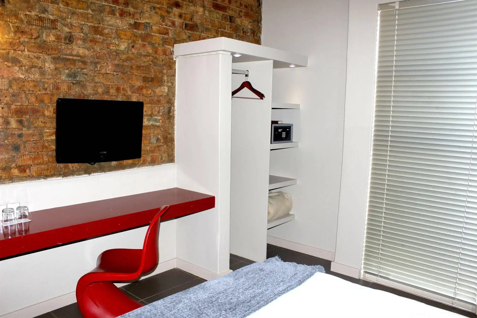 Life Hotel - The Aviator