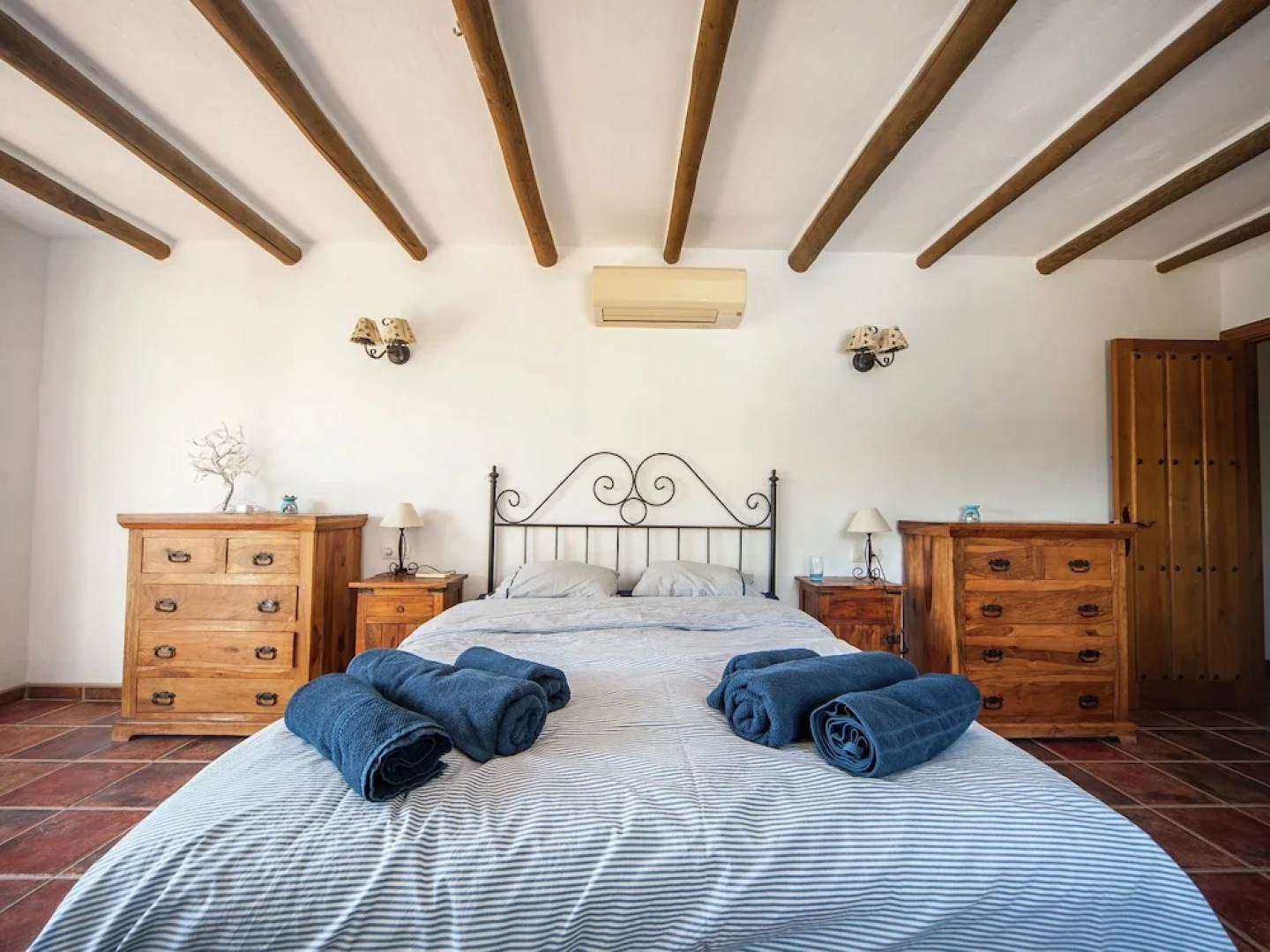 Spacious Cottage With Private Pool and Beautiful Views of Mountains and sea