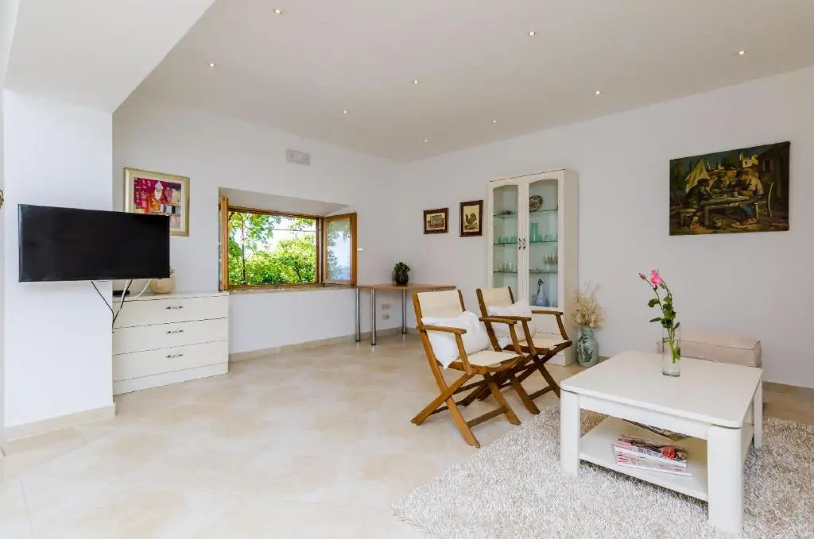 Villa Art Gallery - Six Bedroom Villa with Terrace and Swimming Pool