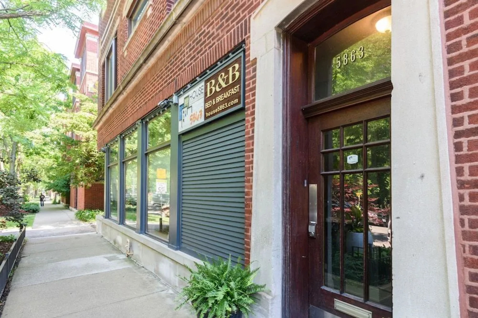 House 5863 - Chicago Bed and Breakfast