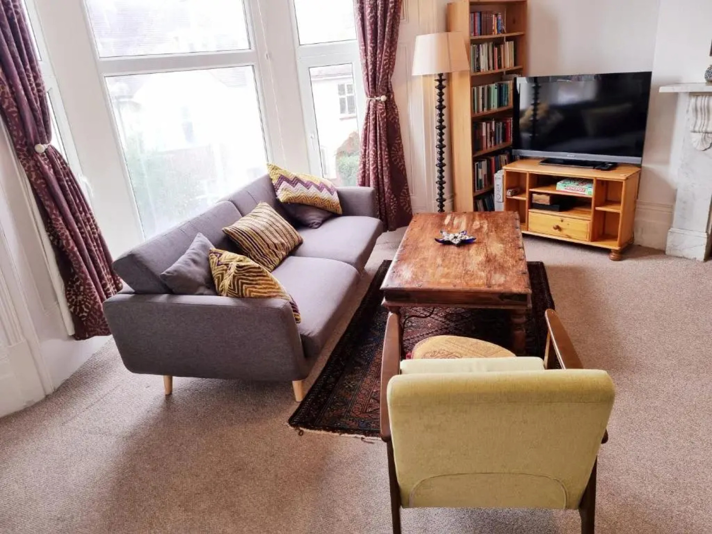 Bright, character 3 bed Apartment: 7 mins walk to sea