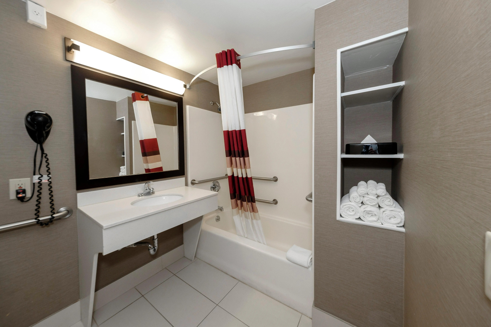 Red Roof Inn & Suites Newburgh – Stewart Airport/ West Point