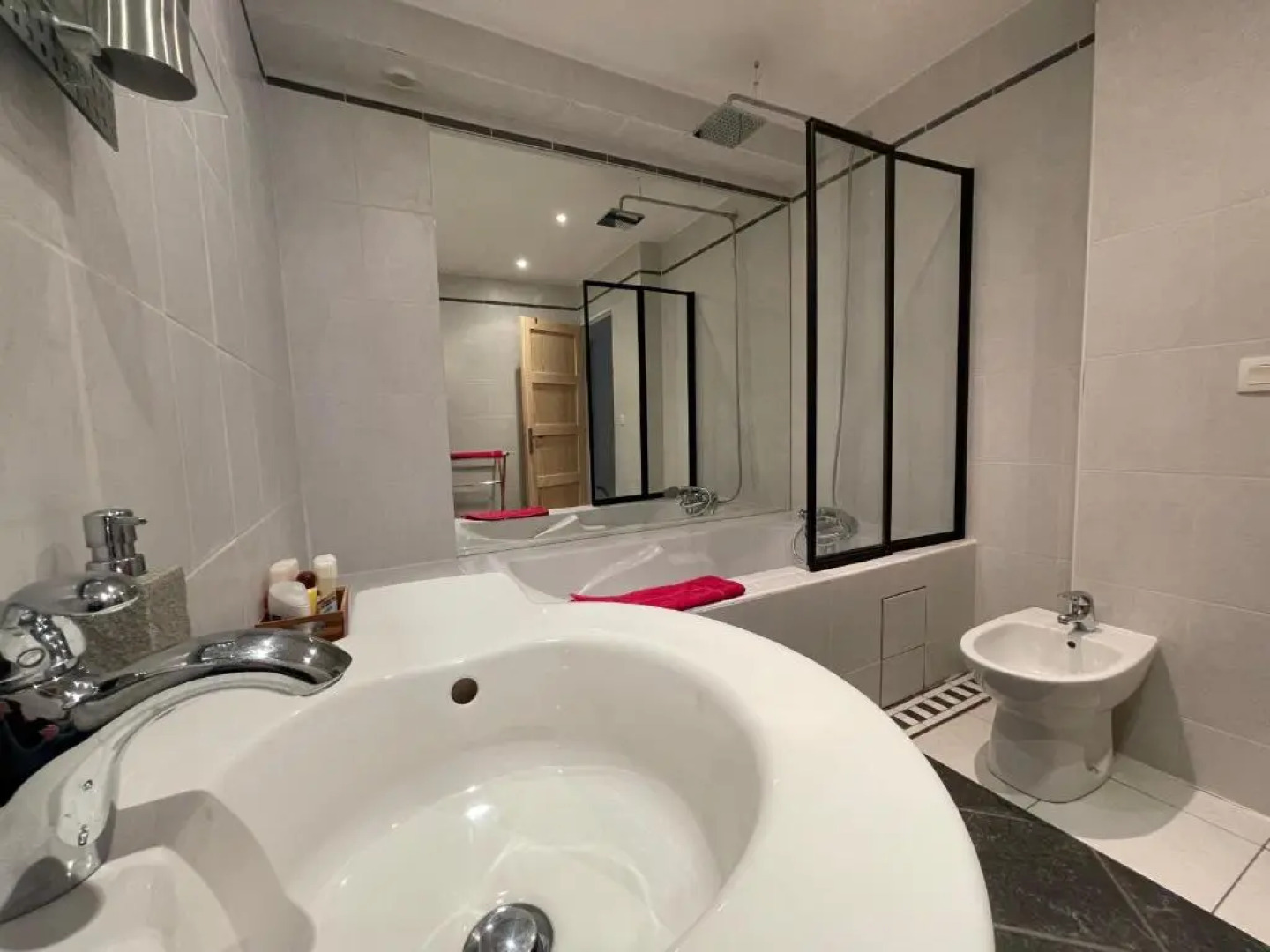 Appartement au calme avec terrasse verdoyante entre Annecy et Genève