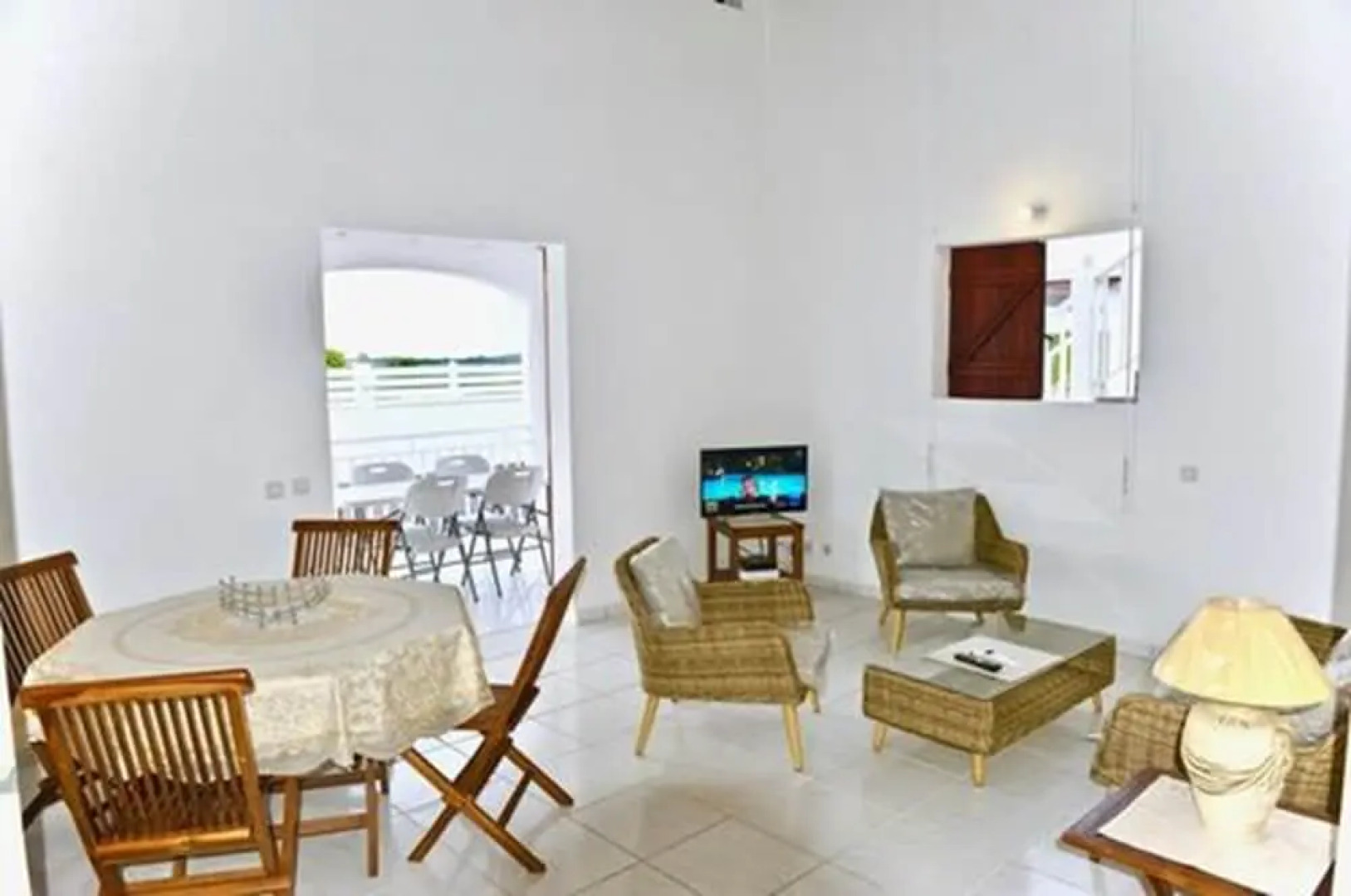 Villa Hibiscus cloturée-parking-plages