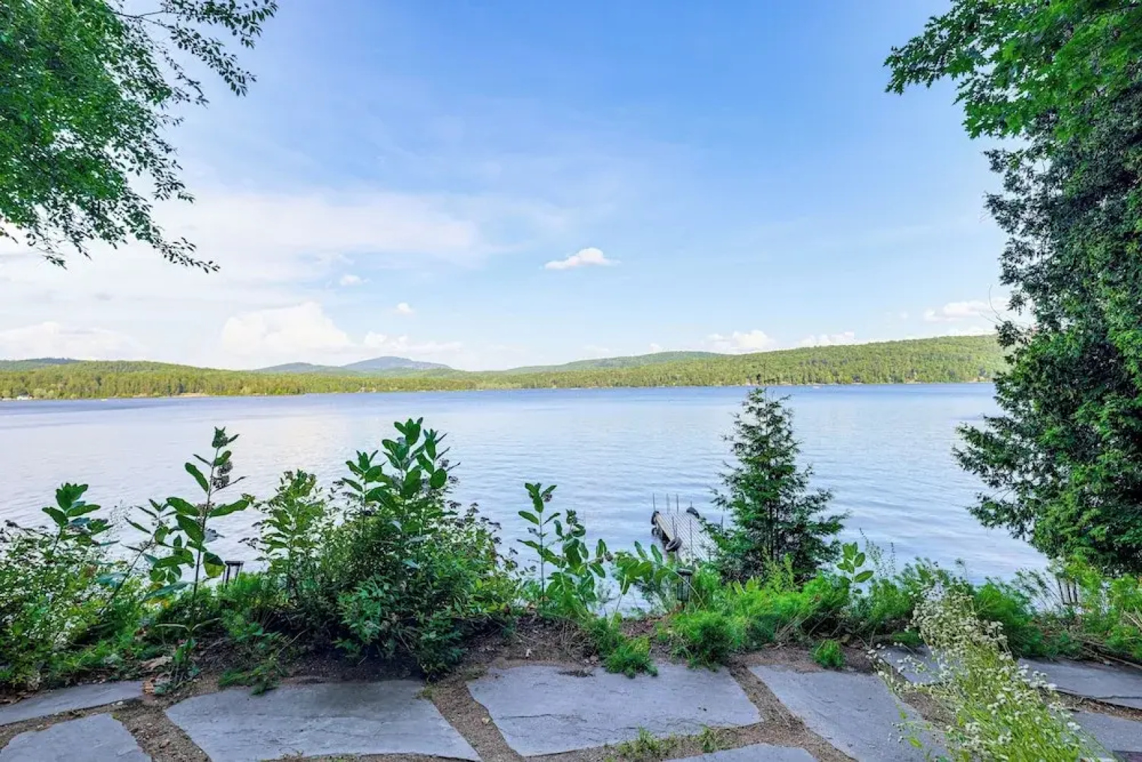 'sweet Serenity' Schroon Lake Family Retreat!