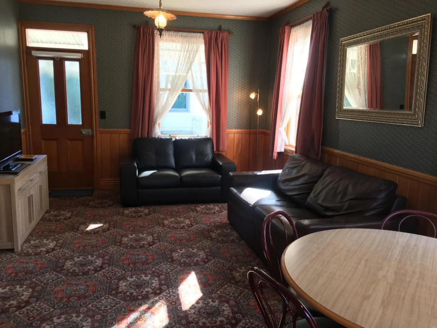 Settlers Cottage Motel