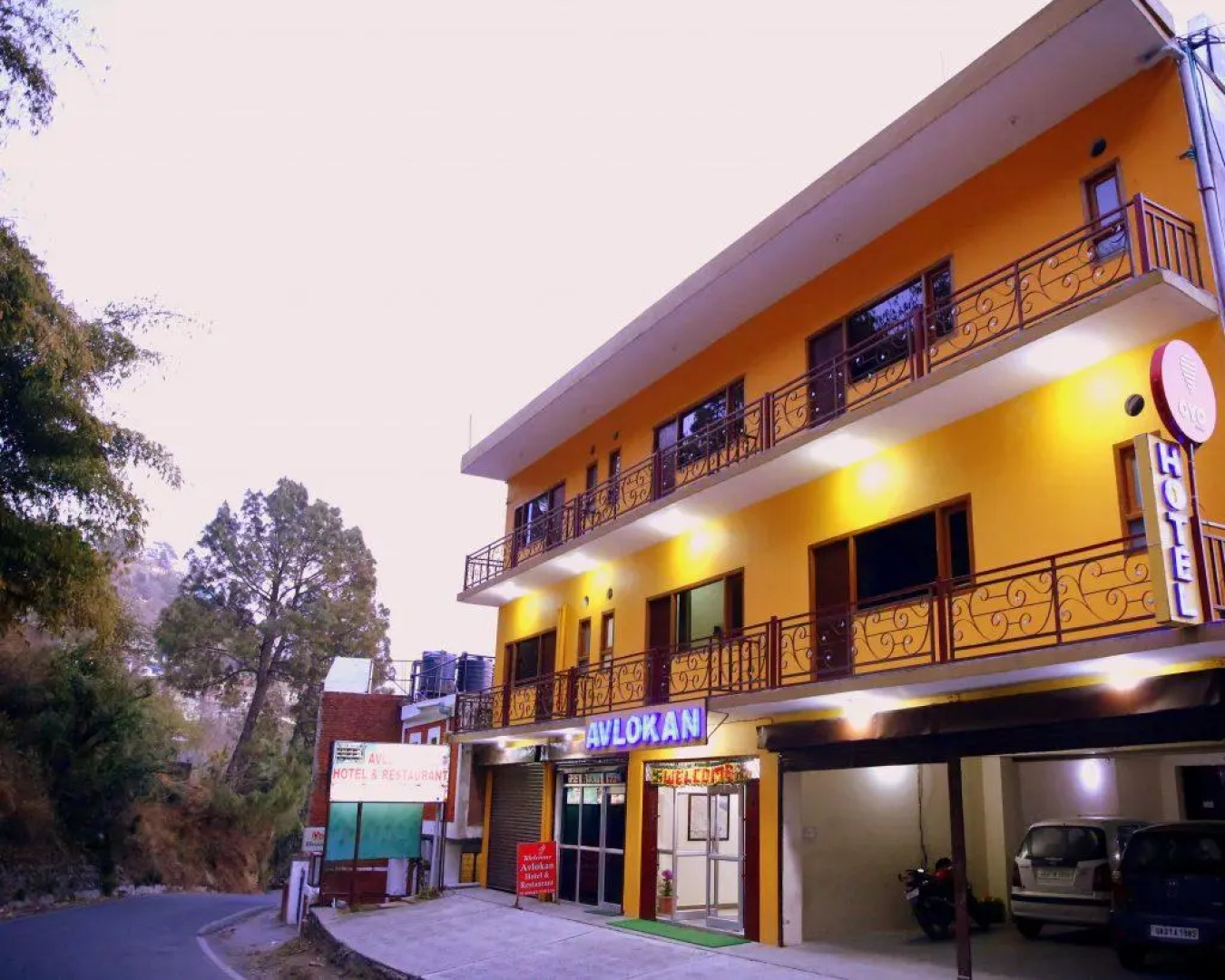 Hotel Avlokan - Near Kainchi Dham Mandir