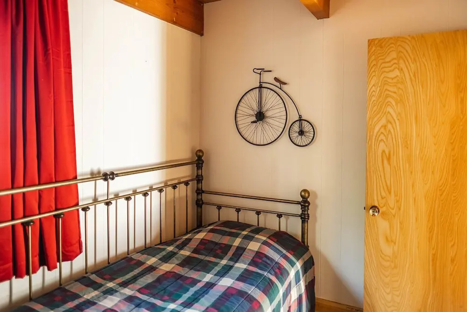 Red House - Minutes to Shaver Lake!