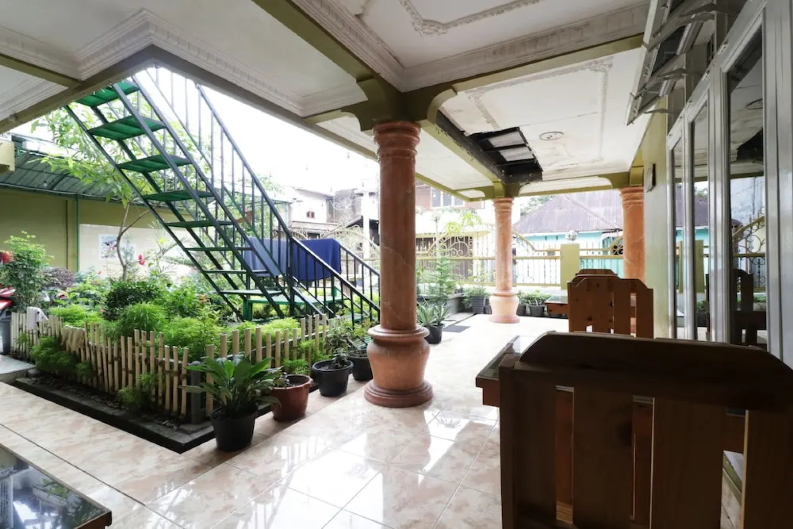 Waroeng Transit & Depary Homestay