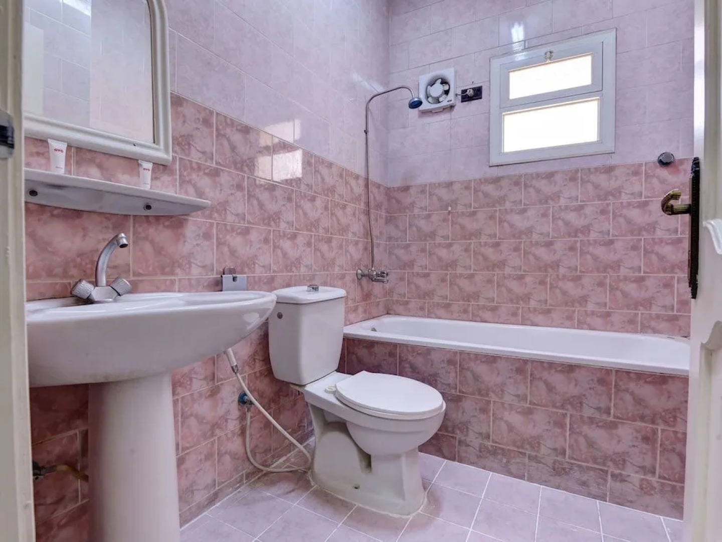 OYO 405 Nujom Al-Jazerah