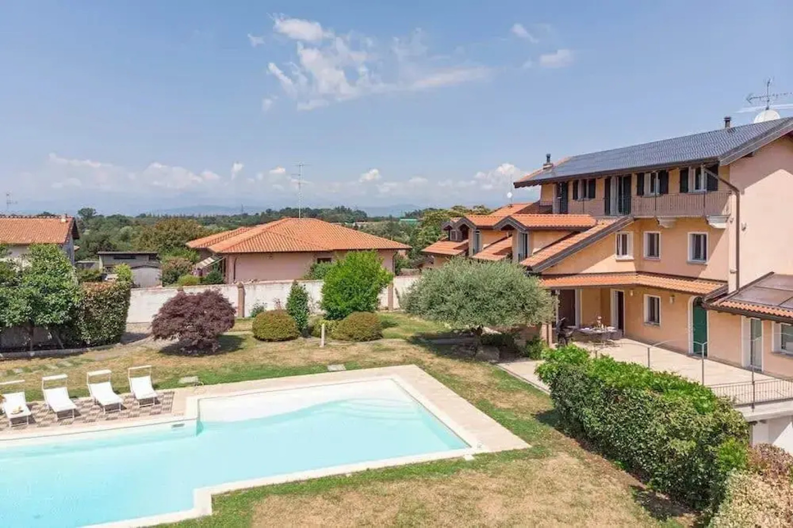 Villa Near Milan With Swimming Pool