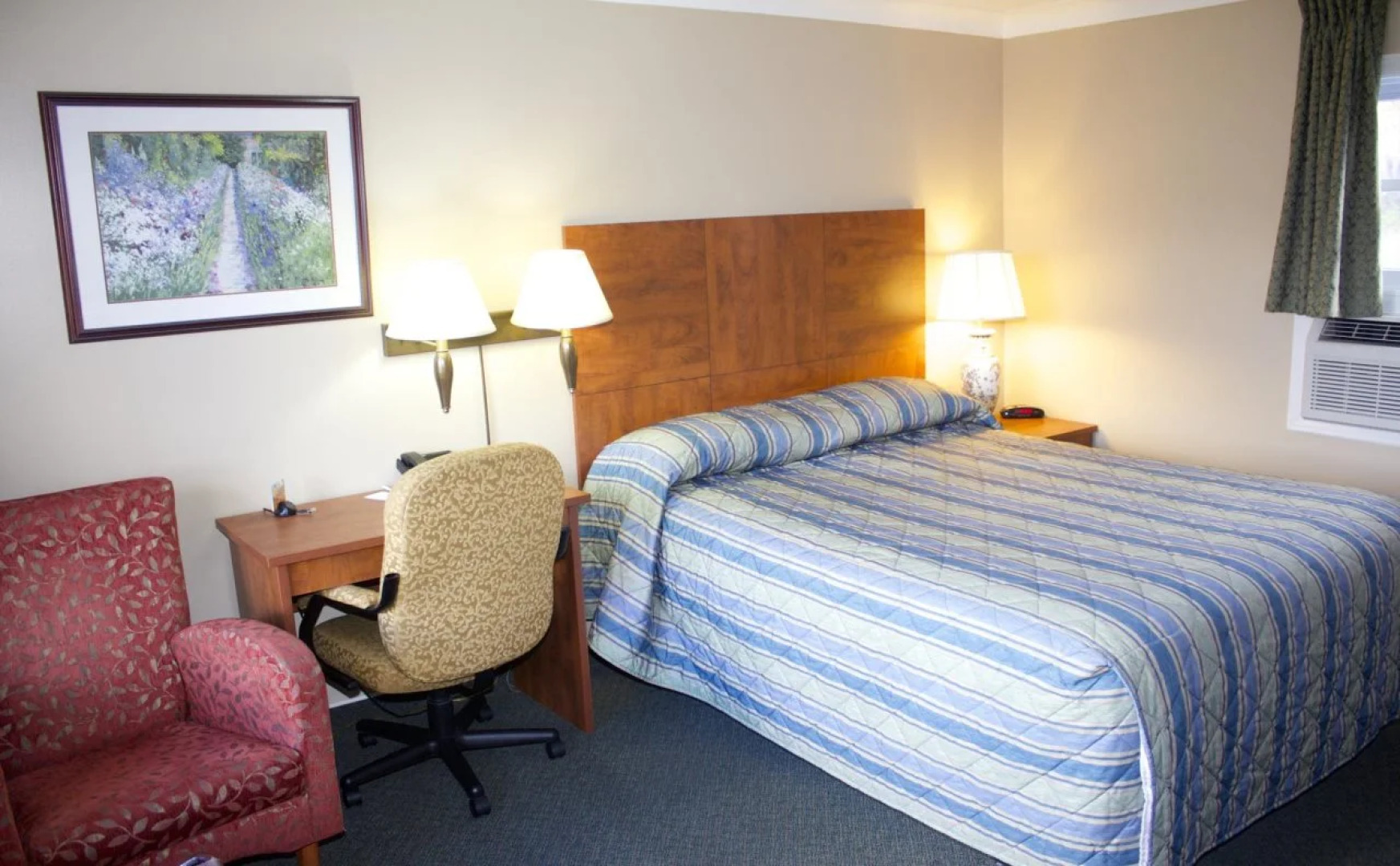 Moonlight Inn and Suites