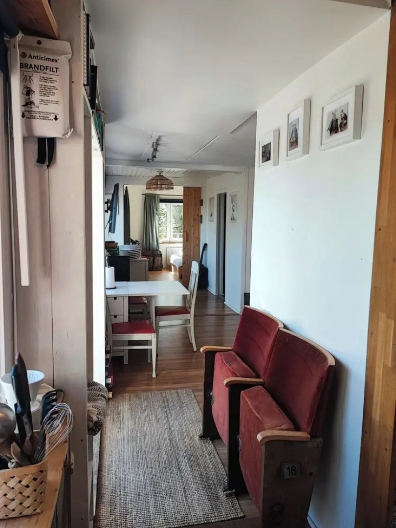 Sea-view Cottage High up in the Trees