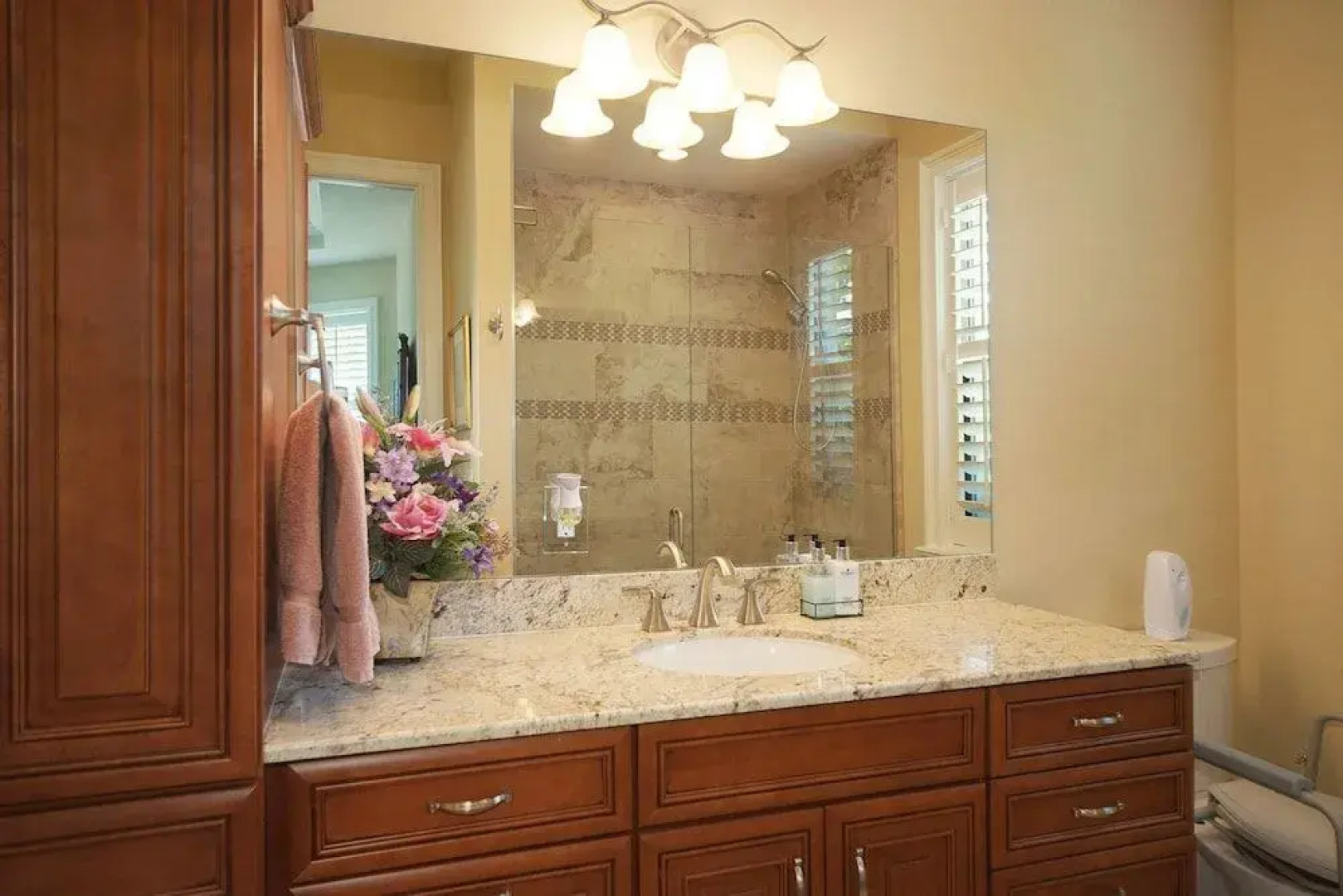 House Sunshine by Vacationhit