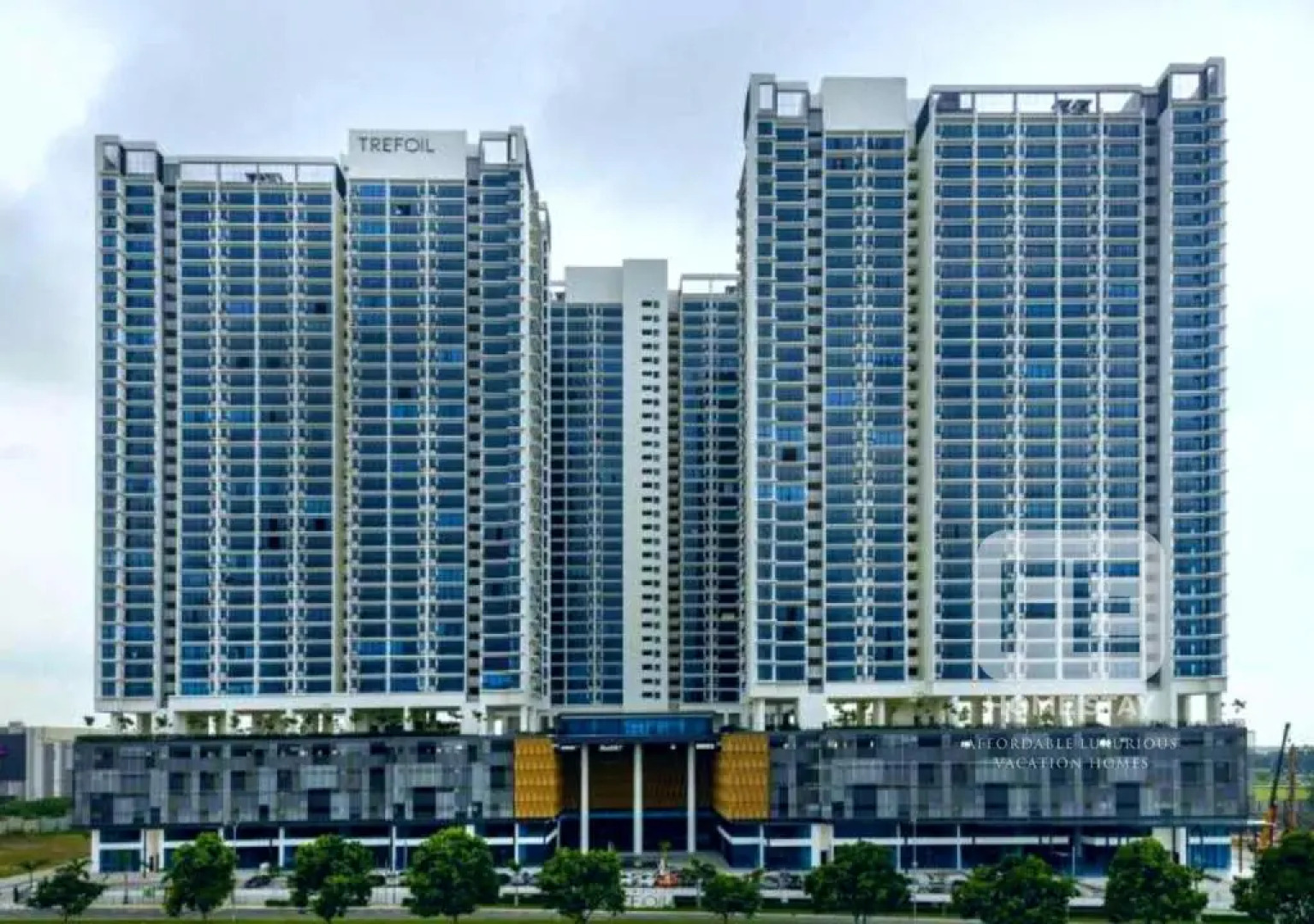 Netflix Wifi Trefoil Homestay Setia Alam FE Studo for 2 pax