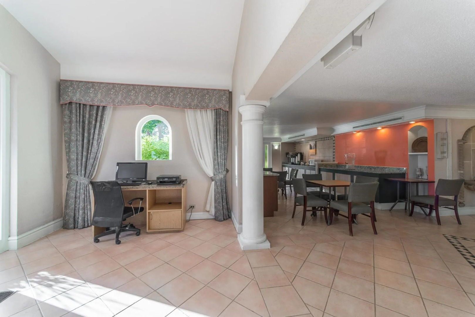 Motel 6 Hazelwood, MO