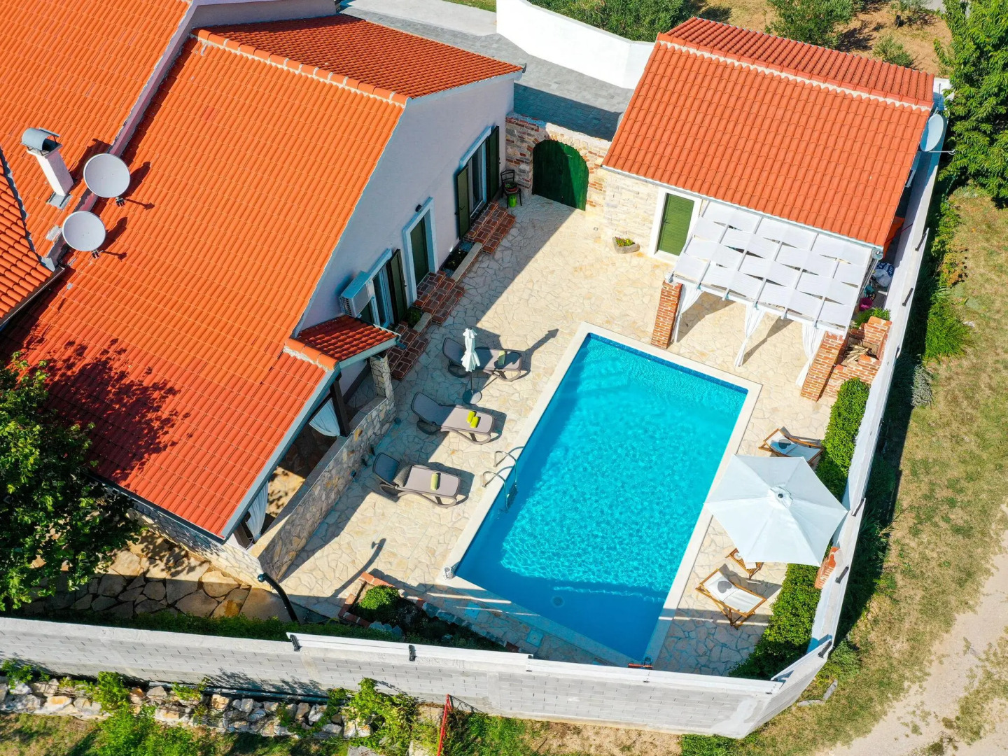 Villa With Private Pool and Terrace
