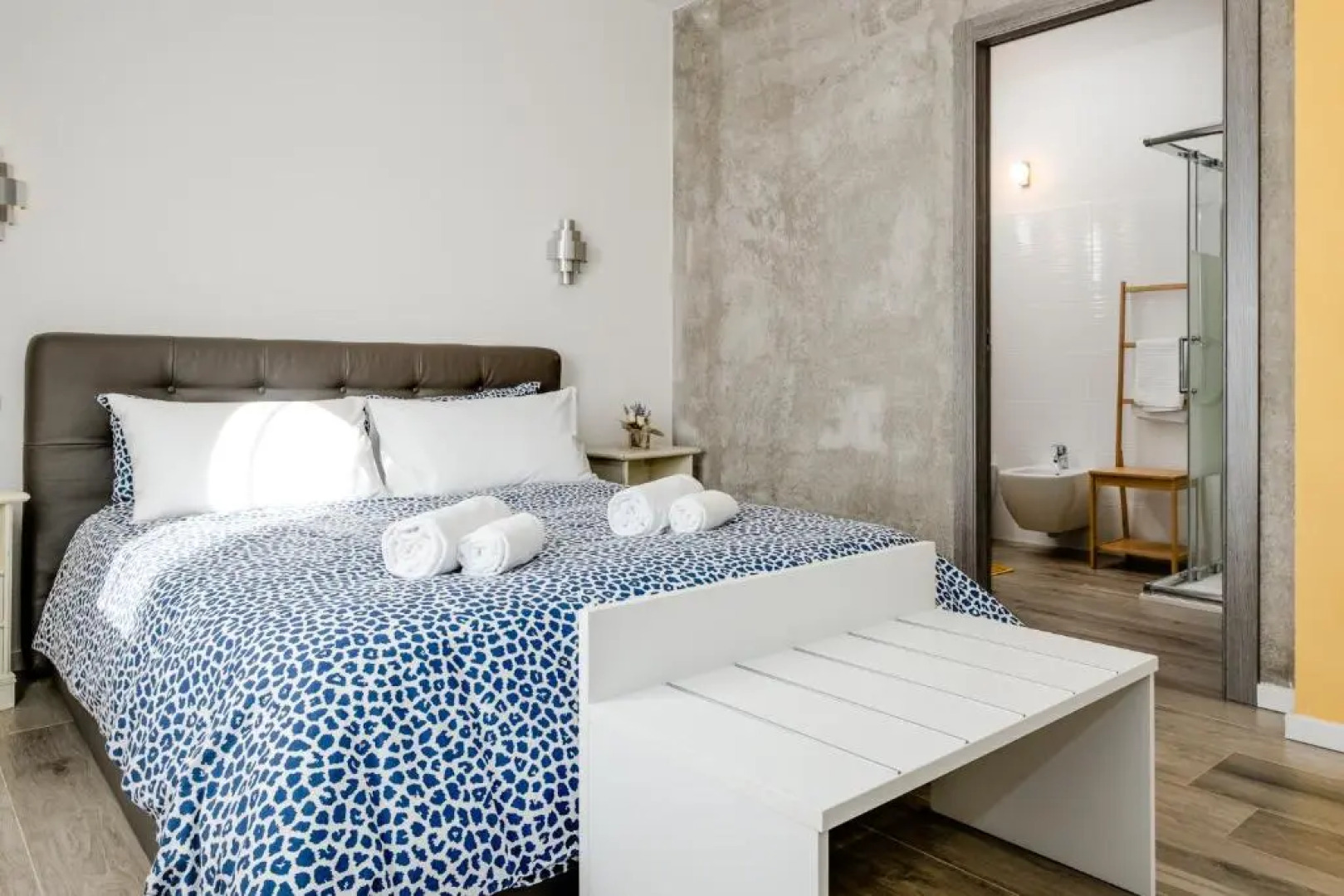 The White Building - [ROOMS]