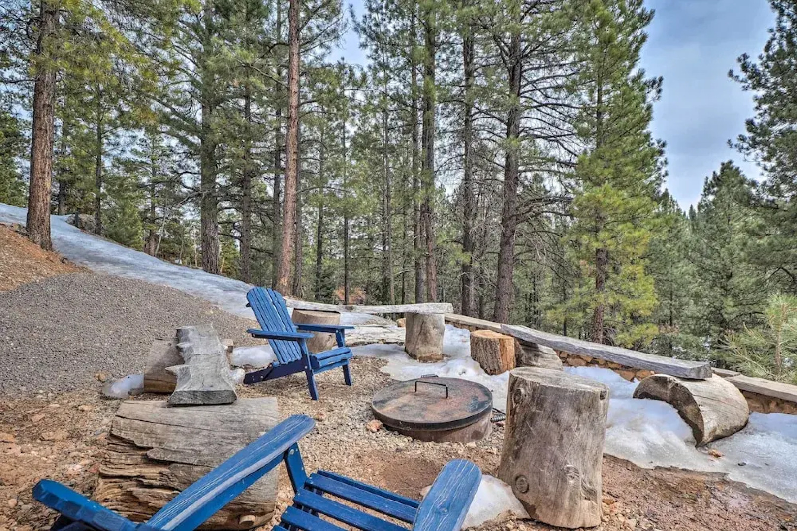 Pet-friendly Duck Creek Village Cabin w/ Fire Pit!