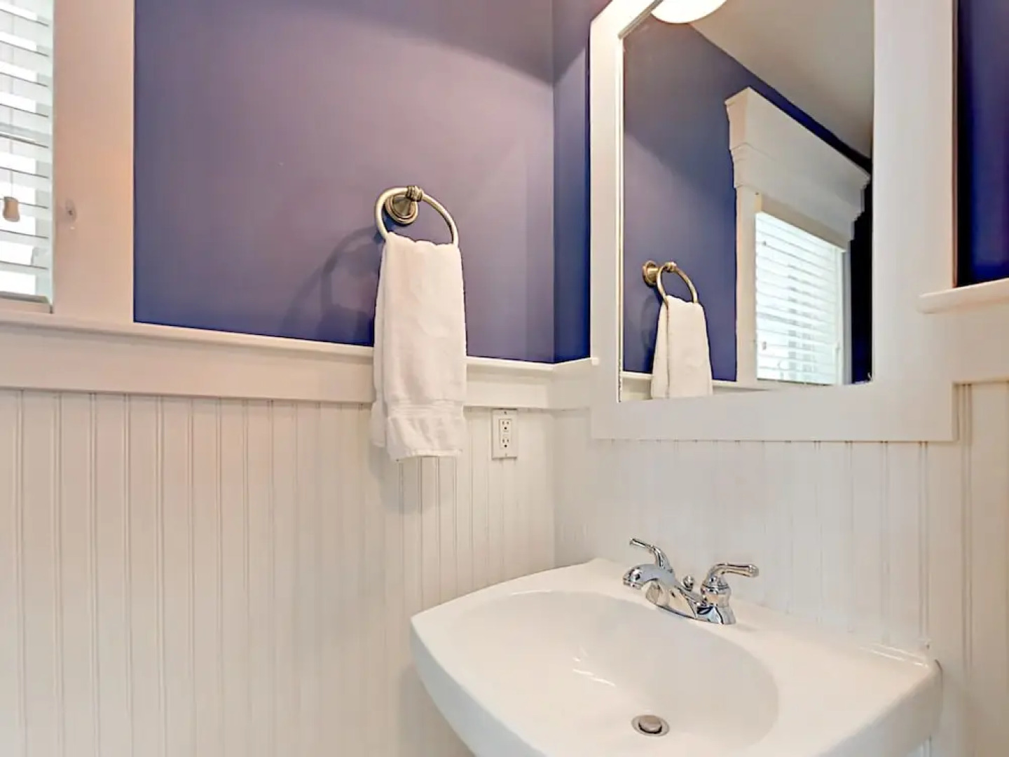 Hilltop Harbor Cottage 3 Bedrooms 2.5 Bathrooms Cottage